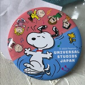 🖤NEW🔺2023 Snoopy Peanuts Universal Studios Japan Button Pin